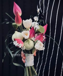 Alternative view of Lotus Promise – Bó Hoa Cưới Sen Hồng Mix Tulip | Hoa Hoa Lá Lá