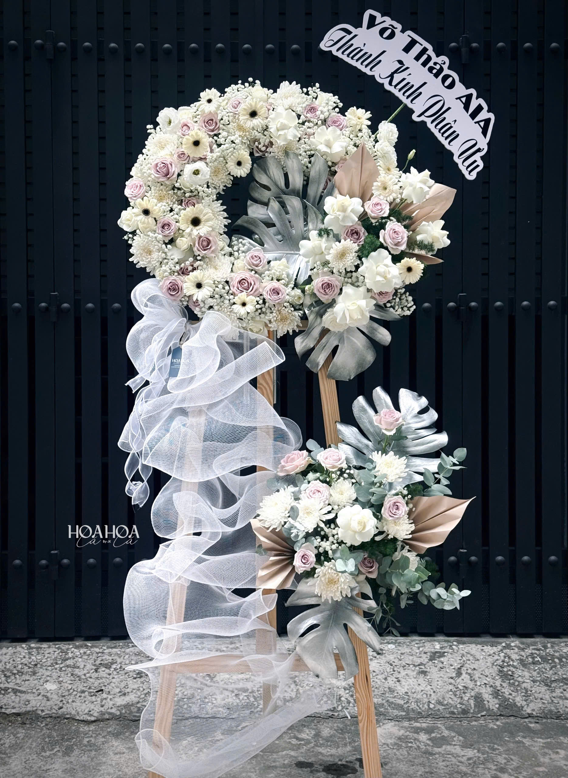 Eternal Grace – Kệ Hoa Chia Buồn Giao Nhanh | Hoa Hoa Lá Lá 1 Eternal Grace – Kệ Hoa Chia Buồn Giao Nhanh | Hoa Hoa Lá Lá