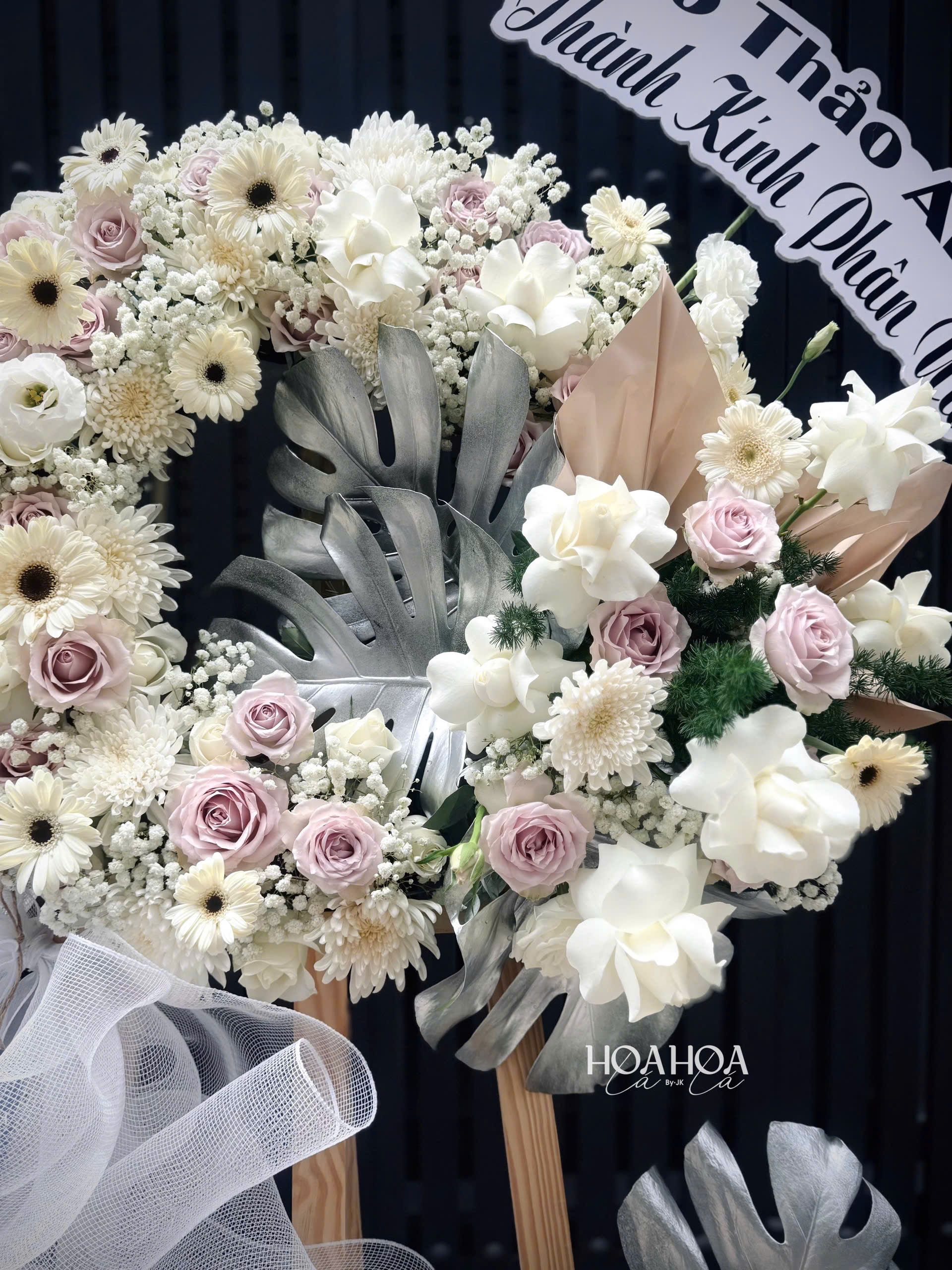 Eternal Grace – Kệ Hoa Chia Buồn Giao Nhanh | Hoa Hoa Lá Lá 3 Eternal Grace – Kệ Hoa Chia Buồn Giao Nhanh | Hoa Hoa Lá Lá - Ảnh 3