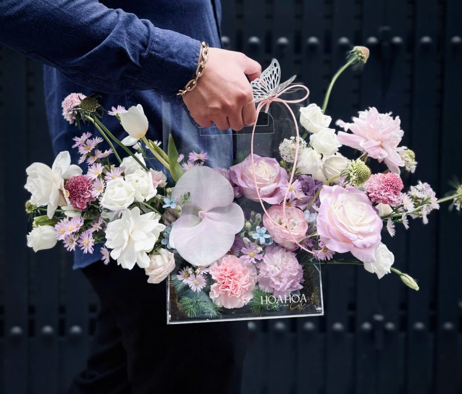 Amethyst Garden – Giỏ Hoa Mica Tone Tím Giao Nhanh | Hoa Hoa Lá Lá
