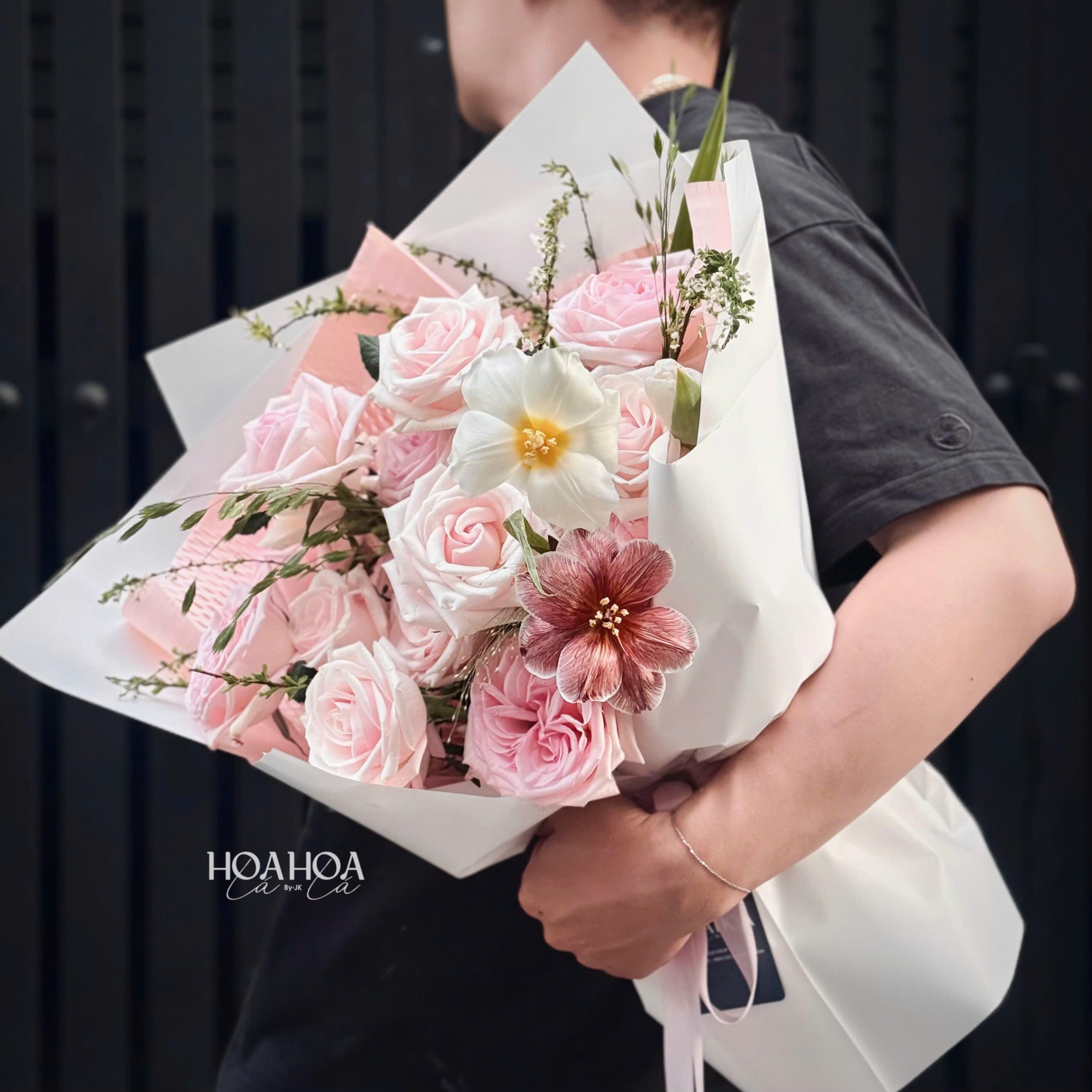 Sweet Bloom – Bó Hoa Hồng Ohara Mix Tulip | Hoa Hoa Lá Lá 3 Sweet Bloom – Bó Hoa Hồng Ohara Mix Tulip | Hoa Hoa Lá Lá - Ảnh 3